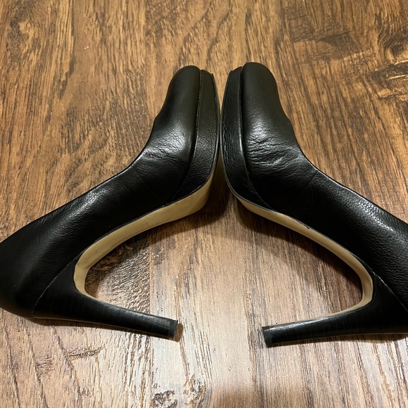 Banana Republic black leather heels - Picture 3 of 4